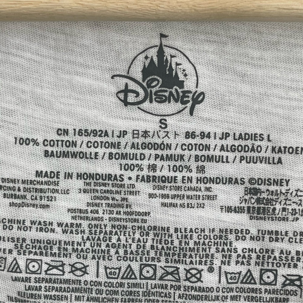 Disney’s ‘When The Shoe Doesn’t Fit’ T-Shirt S - Picture 3 of 3